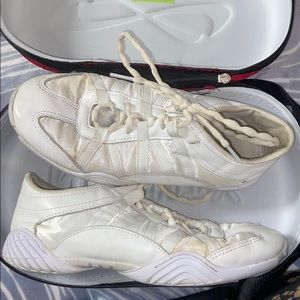 nfinity cheer shoes (sideline)